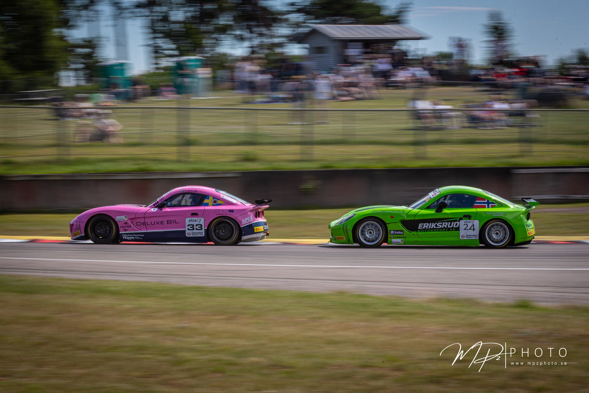 Anders Eriksrud #24 & Christopher Winroth #33 – Västkustloppet 2026 (Falkenbergs motorbana). Foto: MPzPhoto.