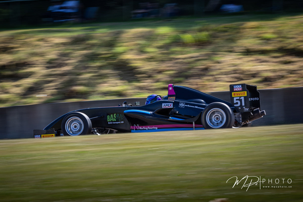 Louise Larsson #51 – Västkustloppet 2026 (Falkenbergs motorbana). Foto: MPzPhoto.